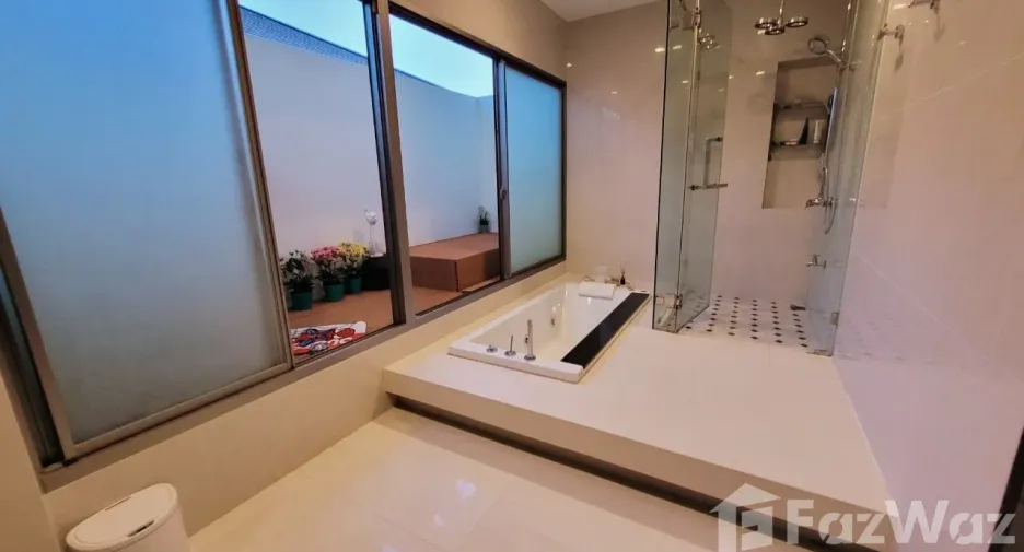 For sale 5 bedrooms house in Pak Kret, Nonthaburi