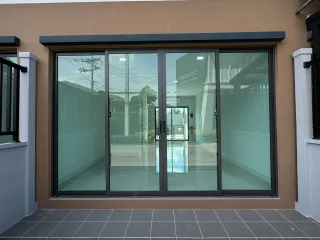 À louer 2 chambres local commercial à Khlong Luang, Pathum Thani