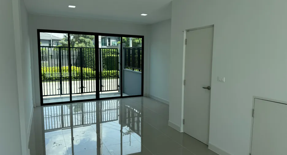 Local comercial en alquiler de 2 habitaciones en Khlong Luang, Pathum Thani