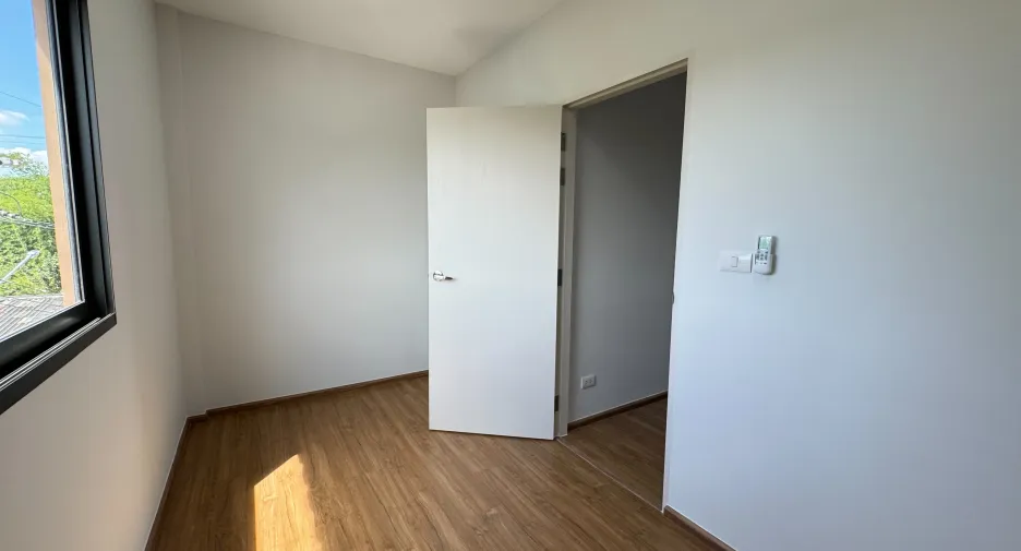Local comercial en alquiler de 2 habitaciones en Khlong Luang, Pathum Thani