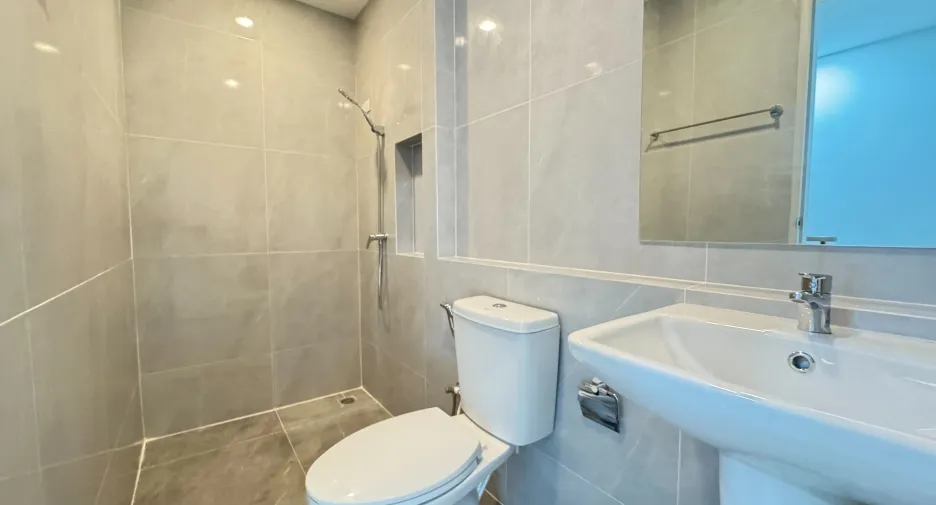 Local comercial en alquiler de 2 habitaciones en Khlong Luang, Pathum Thani