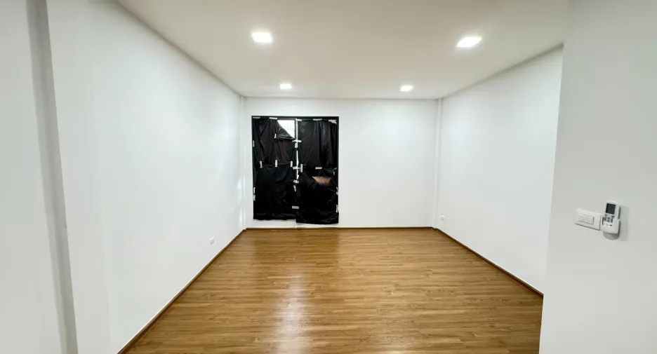 Local comercial en alquiler de 2 habitaciones en Khlong Luang, Pathum Thani