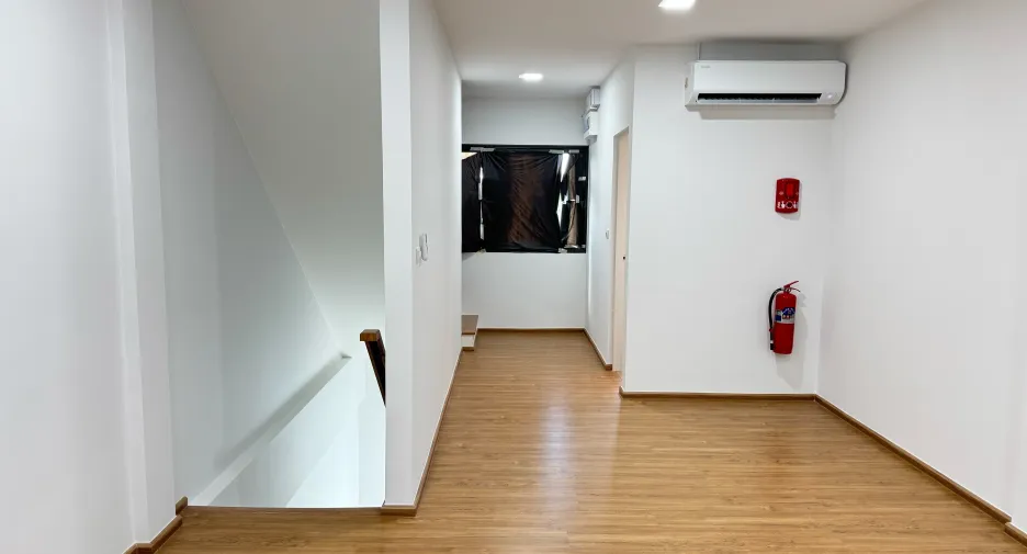 Local comercial en alquiler de 2 habitaciones en Khlong Luang, Pathum Thani