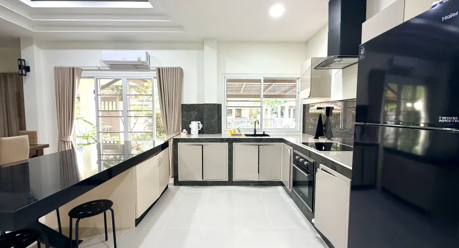 Villa en venta y en alquiler de 4 habitaciones en Mueang Phuket, Phuket