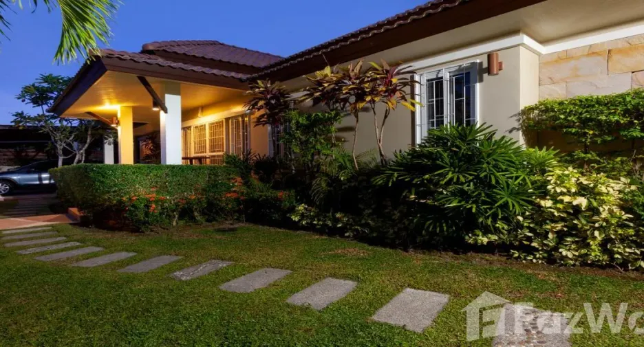 Villa en venta y en alquiler de 4 habitaciones en Mueang Phuket, Phuket