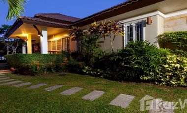 Villa en venta y en alquiler de 4 habitaciones en Mueang Phuket, Phuket