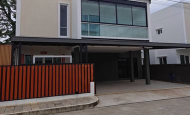 For rent 4 bedrooms house in Mueang Chiang Mai, Chiang Mai
