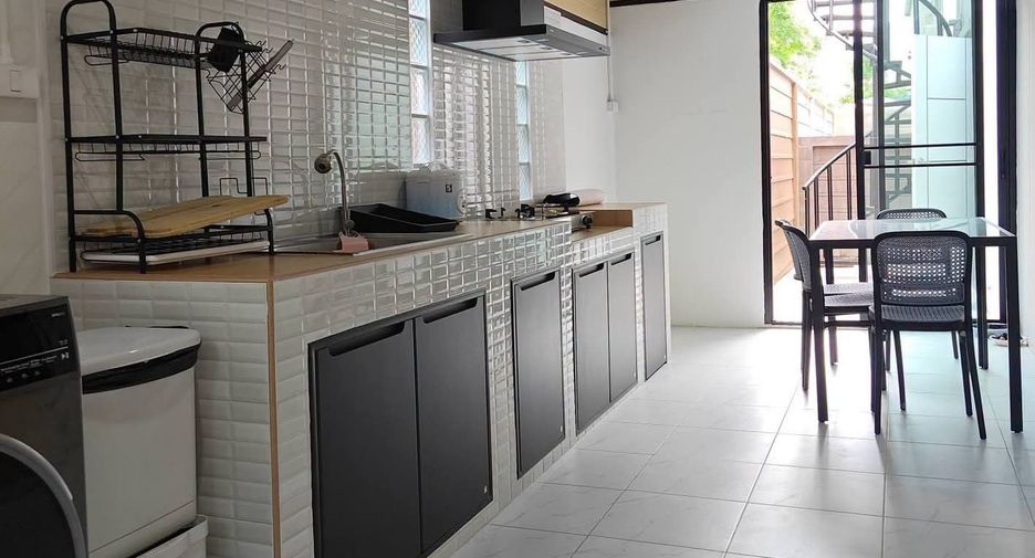 For rent 4 bedrooms house in Mueang Chiang Mai, Chiang Mai