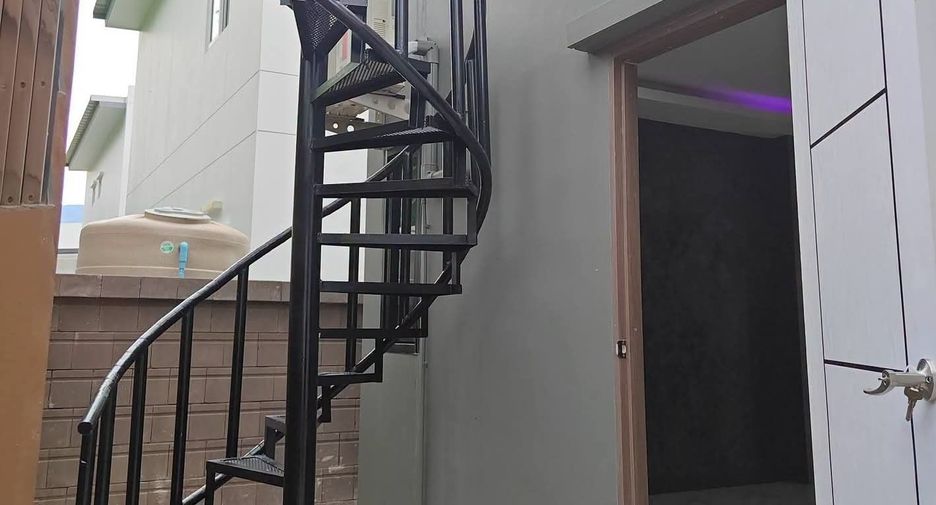 For rent 4 bedrooms house in Mueang Chiang Mai, Chiang Mai