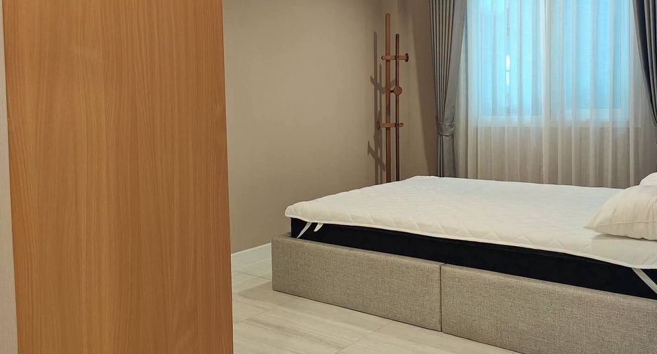 For rent 4 bedrooms house in Mueang Chiang Mai, Chiang Mai
