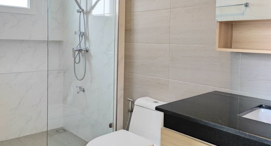 For rent 4 bedrooms house in Mueang Chiang Mai, Chiang Mai