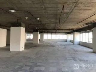À louer bureau à Bang Na, Bangkok