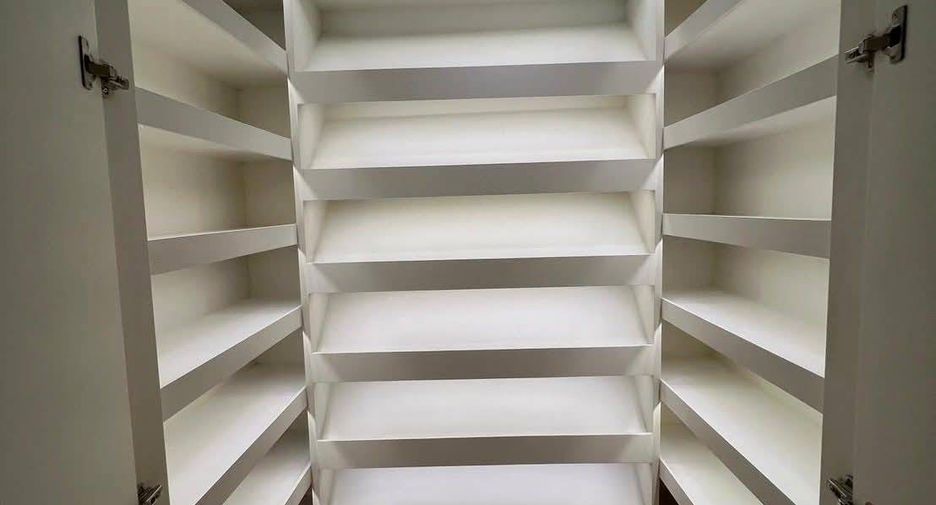 For sale 4 bedrooms condo in Sathon, Bangkok