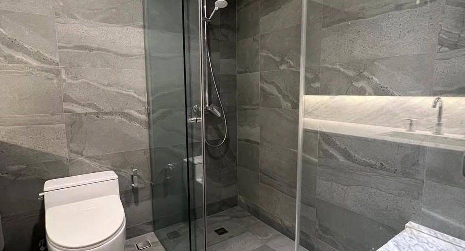 For sale 4 bedrooms condo in Sathon, Bangkok