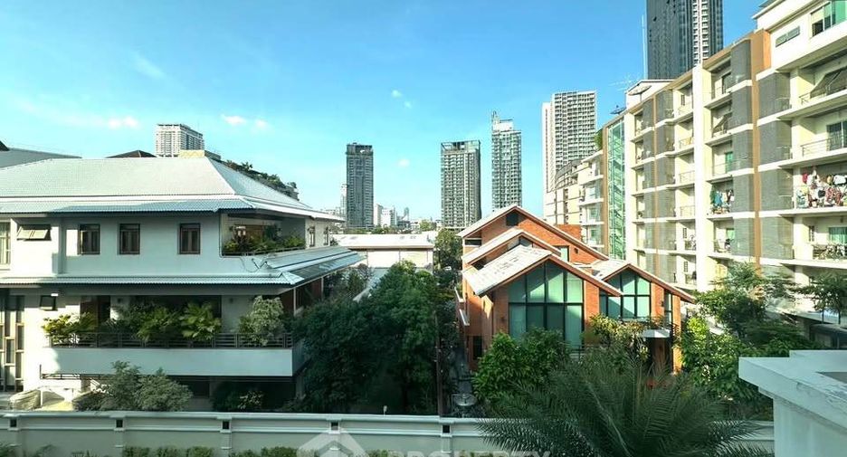For sale 3 bedrooms condo in Khlong Toei, Bangkok