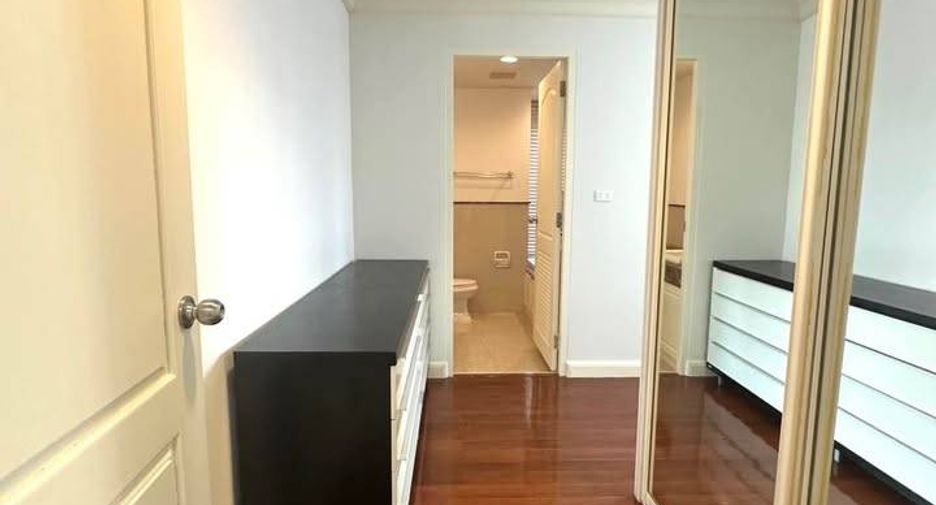 For sale 3 bedrooms condo in Khlong Toei, Bangkok
