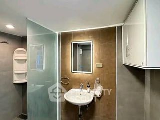 For rent 3 bedrooms condo in Huai Khwang, Bangkok
