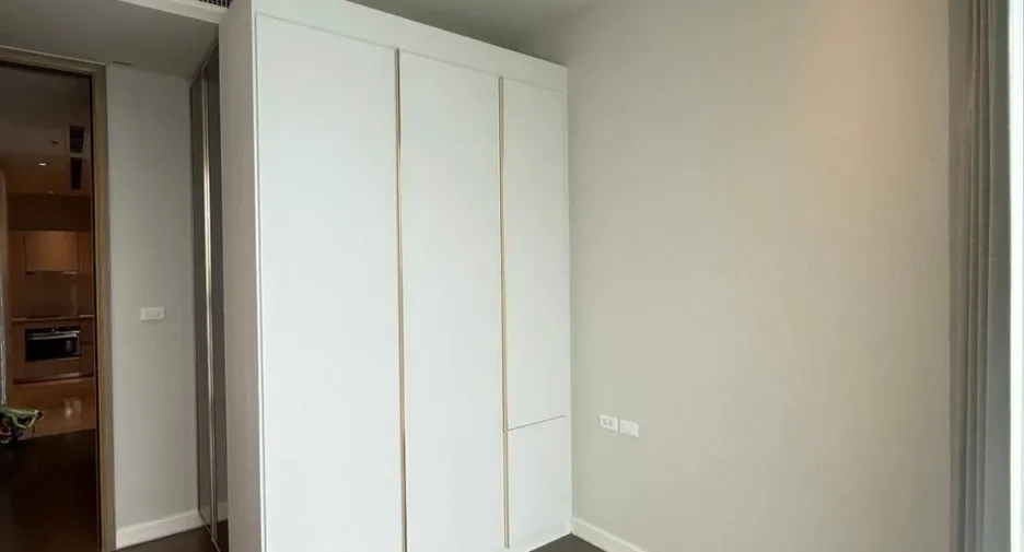 For rent 2 bedrooms condo in Pathum Wan, Bangkok