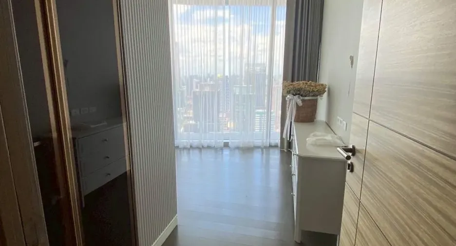 For rent 2 bedrooms condo in Pathum Wan, Bangkok