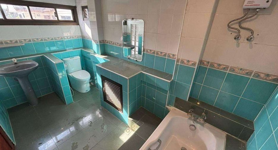 Casa en alquiler de 5 habitaciones en Hang Dong, Chiang Mai