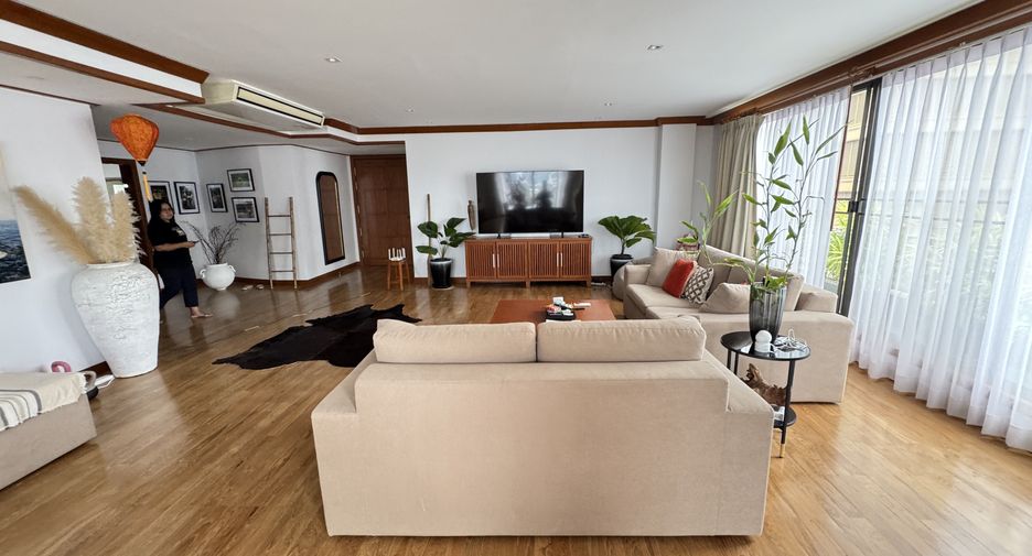 For rent 4 bedrooms apartment in Khlong Toei, Bangkok