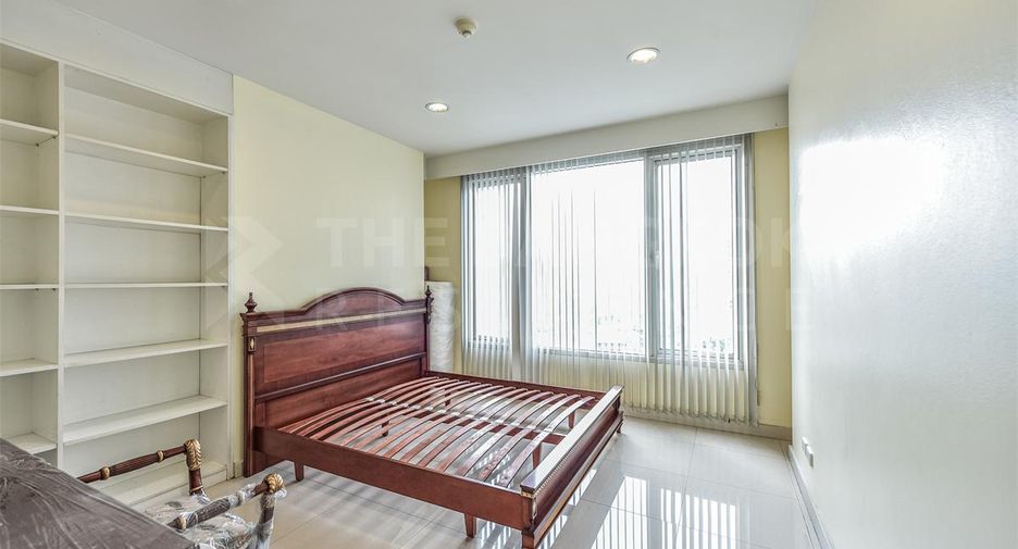 For rent 5 bedrooms condo in Watthana, Bangkok