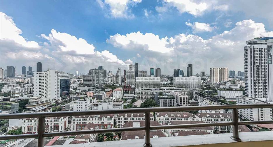 For rent 5 bedrooms condo in Watthana, Bangkok