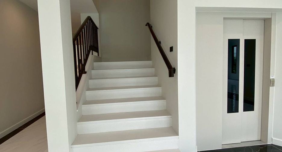 Haus zum Kauf mit 6 Zimmer in Saphan Sung, Bangkok