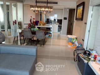 For sale 3 bedrooms condo in Huai Khwang, Bangkok