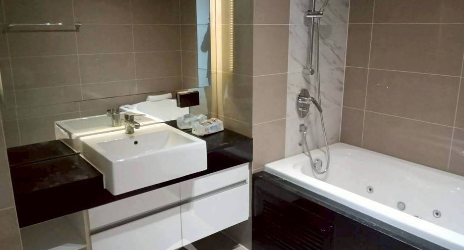 Condo en venta de 3 habitaciones en Huai Khwang, Bangkok