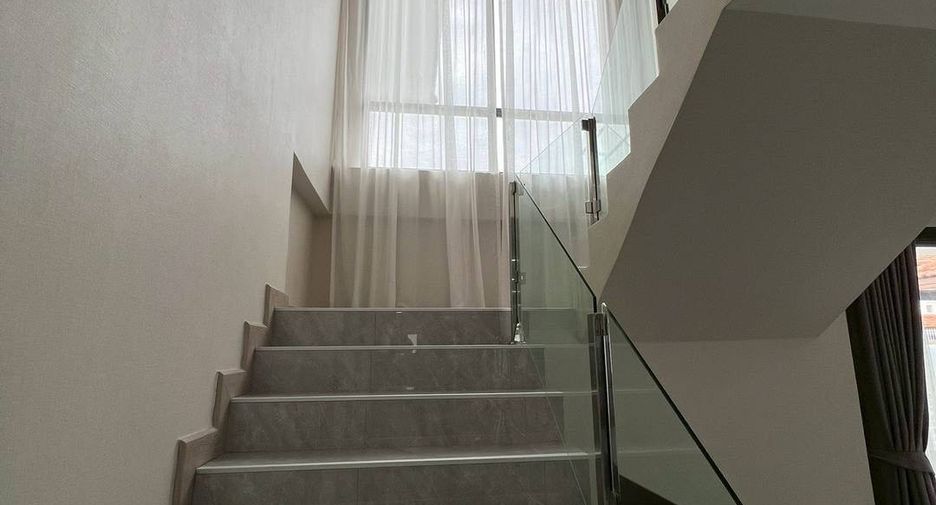 For sale 5 bedrooms house in Bang Lamung, Chonburi