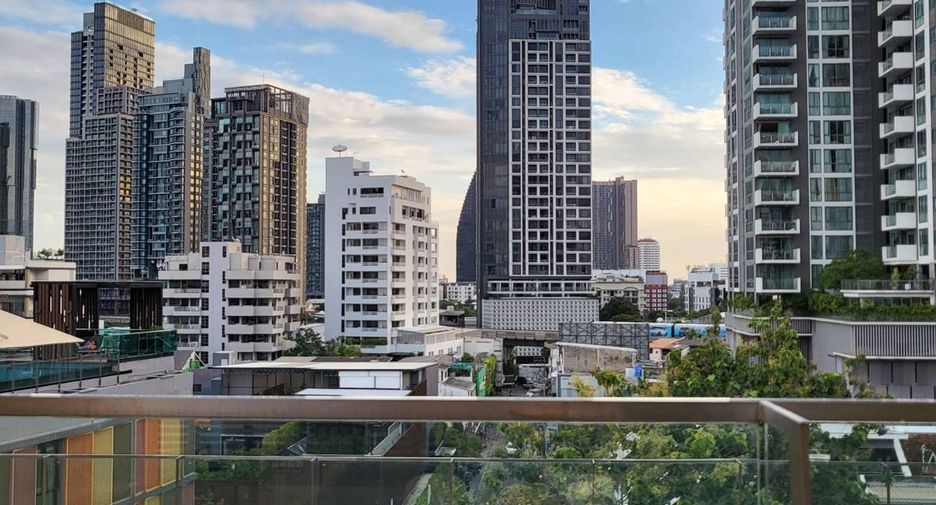 For rent 1 bed condo in Khlong Toei, Bangkok