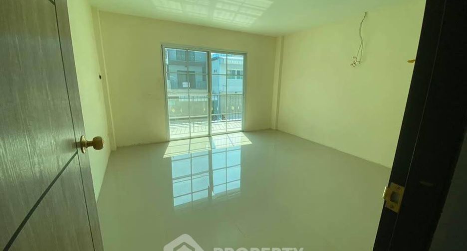 Casa adosada en alquiler de 5 habitaciones en Bang Lamung, Chonburi