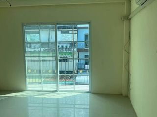 Casa adosada en alquiler de 5 habitaciones en Bang Lamung, Chonburi