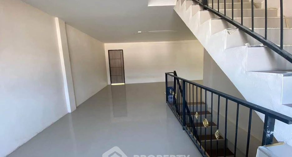 Casa adosada en alquiler de 5 habitaciones en Bang Lamung, Chonburi