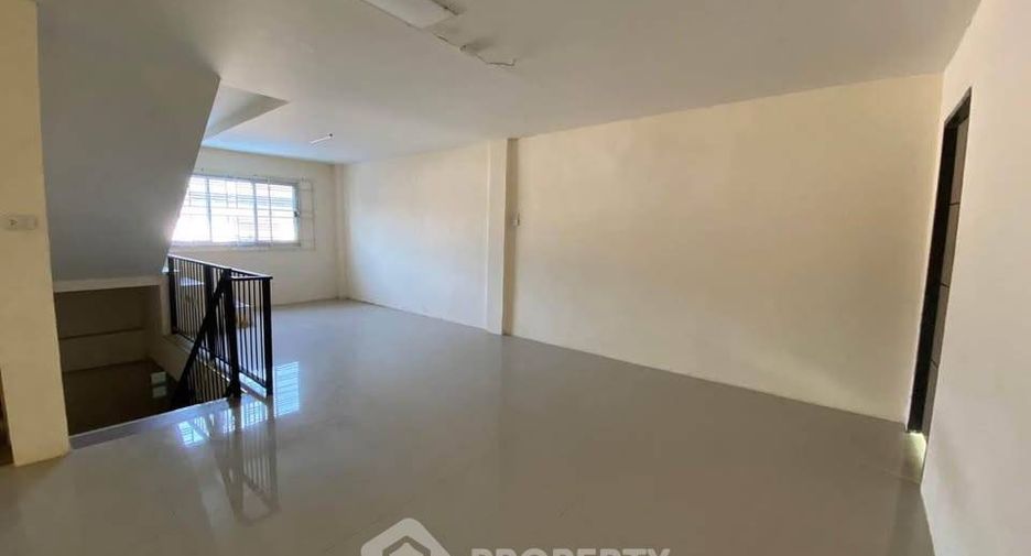 Casa adosada en alquiler de 5 habitaciones en Bang Lamung, Chonburi