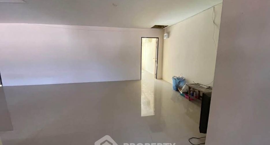 Casa adosada en alquiler de 5 habitaciones en Bang Lamung, Chonburi