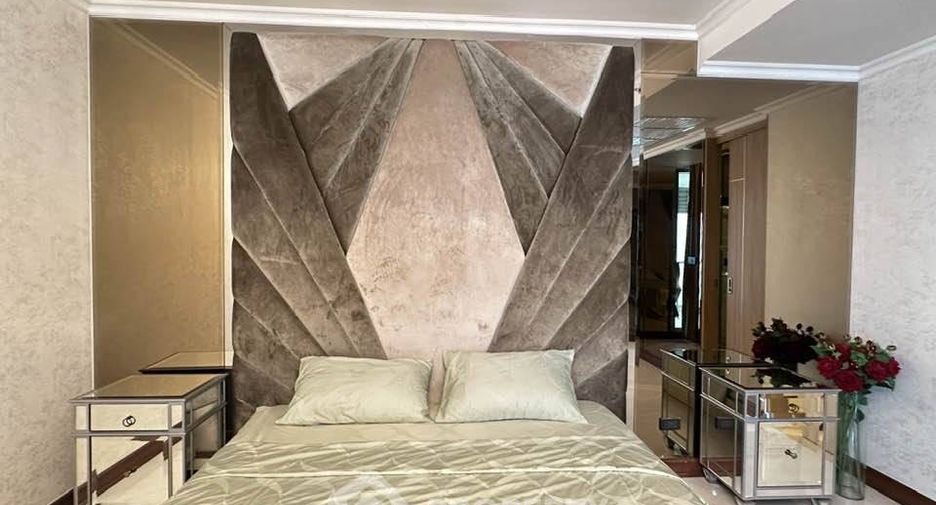 For rent 3 bedrooms condo in Jomtien, Pattaya