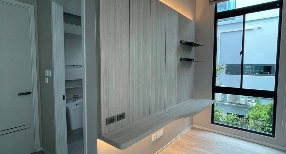 Haus zur Miete mit 4 Zimmer in Saphan Sung, Bangkok