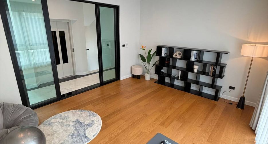 Haus zur Miete mit 5 Zimmer in Saphan Sung, Bangkok
