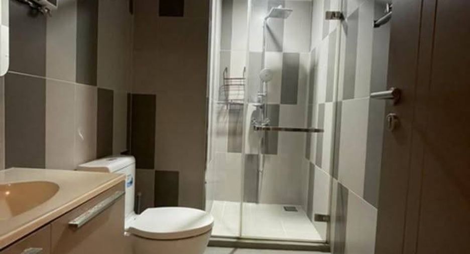 Condo en alquiler de 3 habitaciones en Khlong San, Bangkok