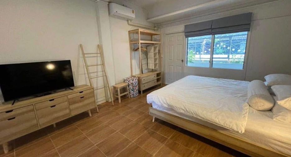 For rent 2 bedrooms townhouse in Watthana, Bangkok