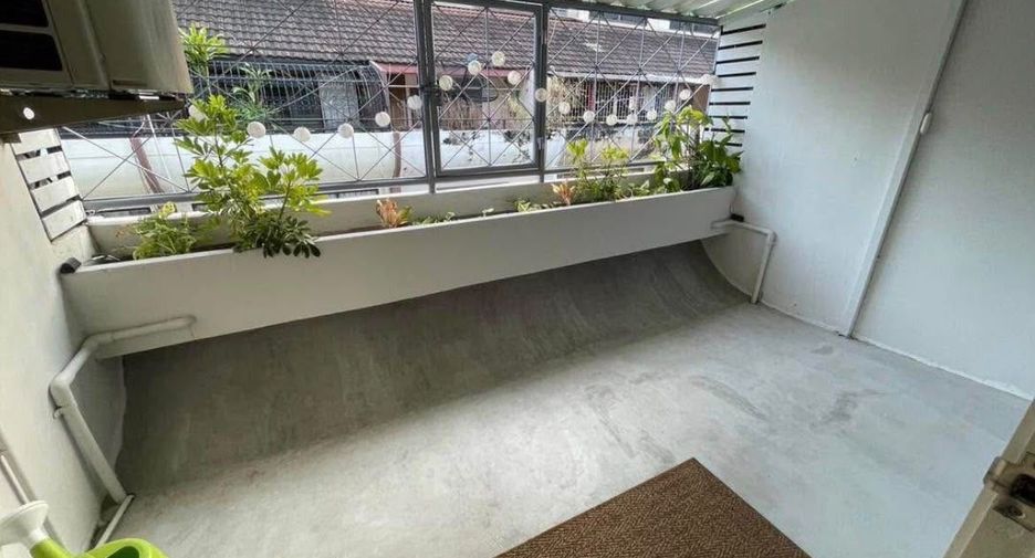 For rent 2 bedrooms townhouse in Watthana, Bangkok