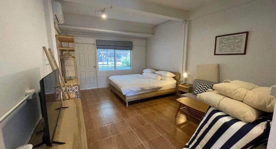 For rent 2 bedrooms townhouse in Watthana, Bangkok