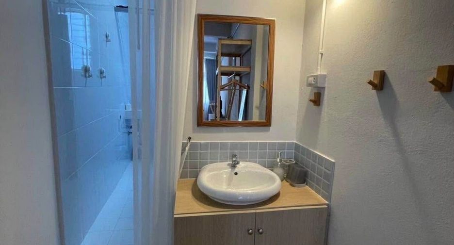 For rent 2 bedrooms townhouse in Watthana, Bangkok