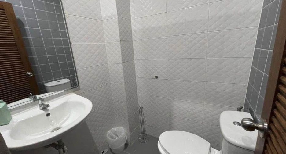 For rent 2 bedrooms townhouse in Watthana, Bangkok