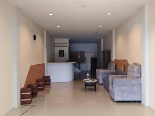 Gewerbefläche zum Kauf mit 4 Zimmer in Bang Lamung, Chonburi
