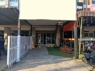 Gewerbefläche zum Kauf mit 4 Zimmer in Bang Lamung, Chonburi