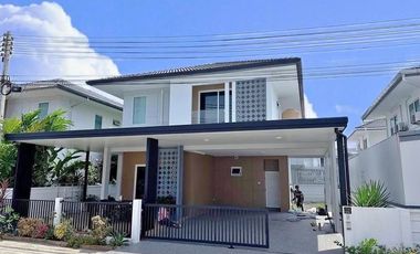 À louer 4 chambres maison à Mueang Phuket, Phuket