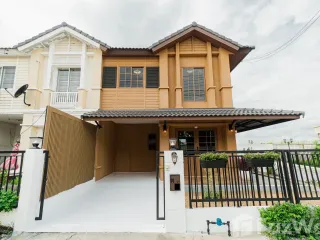 Casa adosada en alquiler de 3 habitaciones en Khlong Luang, Pathum Thani